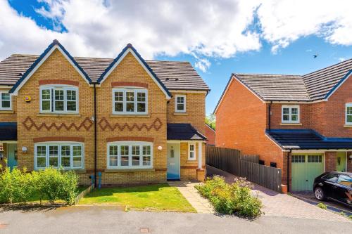New Broughton Casa | Long Term Stay 4 Bed 3 Bath & Parking Wrexham
