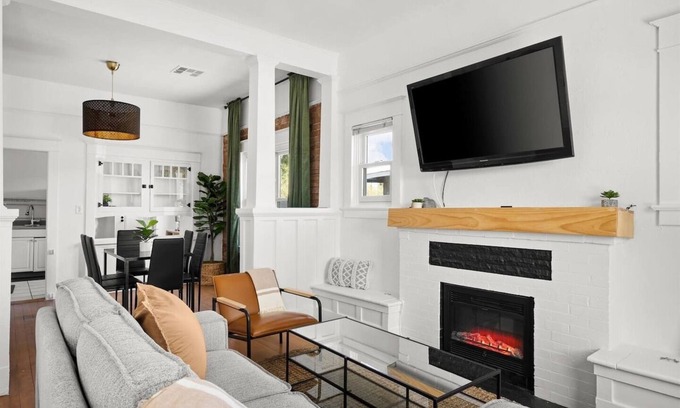 Garfield Casa | Downtown Phoenix | Fire Pit, BBQ & Cozy Charm
