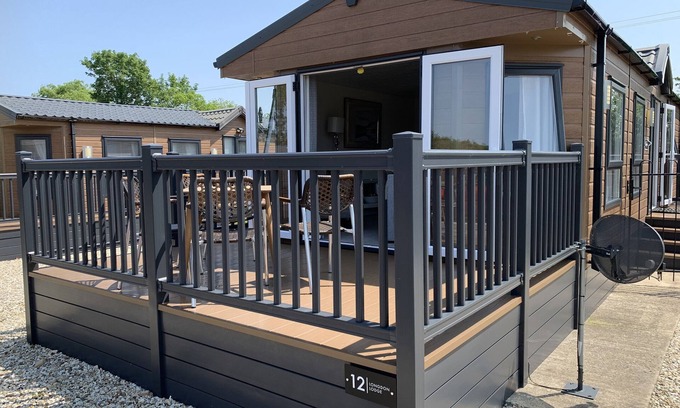 Evesham Cabaña | LONGDON LODGE, with a garden in Evesham