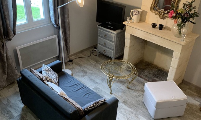 Petit-Palais-et-Cornemps Casa | Longère, small gîte in the heart of the Saint-Emilion vineyards