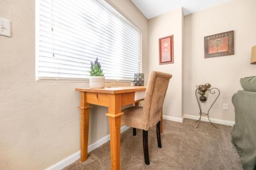 Visalia Apartamento | Longer Stays for Travelers- Apt Blocks from Hospital, Downtown