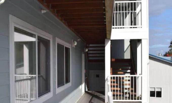 Sitka Cabina | Longliner Lodge and Suites