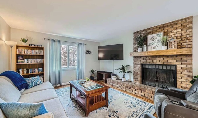 Longmont Casa | Longmont Gem, Pet & Family Friendly, Home Office, 30 Day