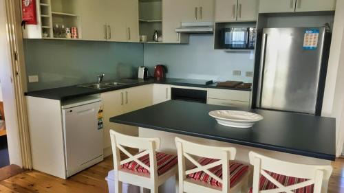 Blacksmiths Casa | Longshore Drift - metres to Blacksmiths Beach