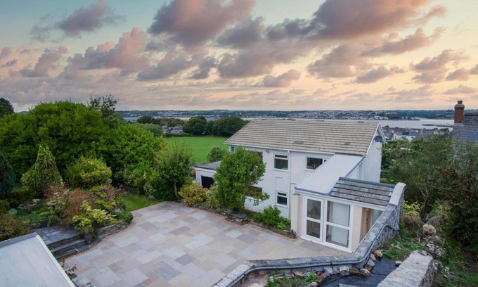 Pembroke Dock Casa | Longview - 4 Bedroom Holiday Home - Pembroke Dock