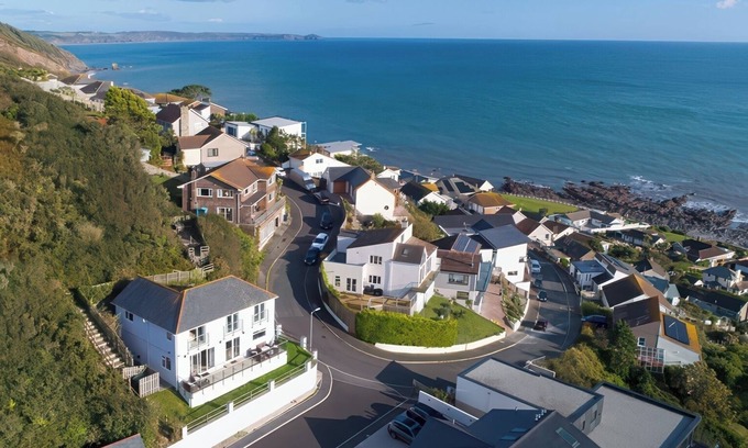 Downderry Casa | LOOE ISLAND VIEW, pet friendly, with a garden in Downderry