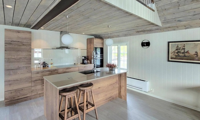 Vikebygd Casa | Look forward to your next vacation in Vikebygd right by the fjord.