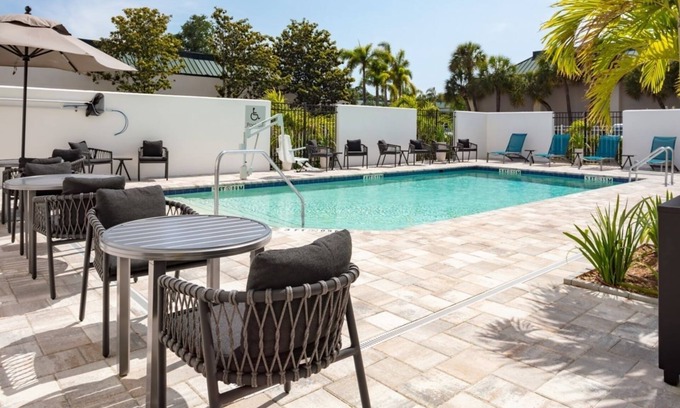 Clearwater Hotel | Look No More! 2 Relaxing Units, Free Breakfast, Free Parking, Pet-friendly