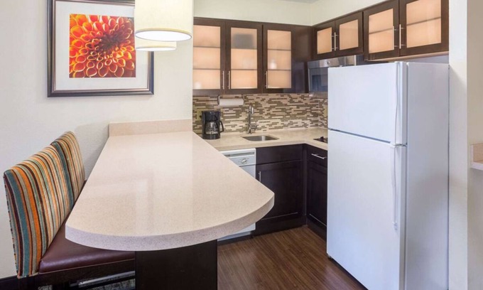 Dunwoody Apartamento | Look No More! Contemporary 1BR Suite with Full Kitchen, Pets are Welcome!
