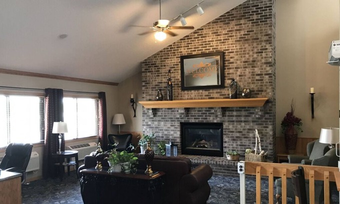 Thorp Casa | Look No More! Free Parking and Breakfast, Budget-friendly, Near Veterans Park!