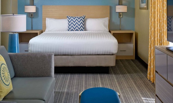 White Station Casa | Look No More! Outdoor Pool, Pets Allowed Near Children's Museum of Memphis!