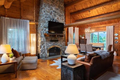 Gilford Casa | Look to the Mountains: Gunstock Acres Log Cabin