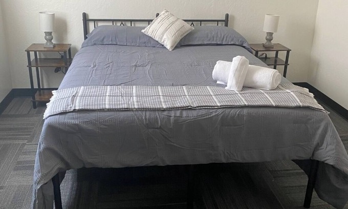 Green River Apartamento | Looking for a quiet, cozy escape in the heart of historic Green River, WY? Our 1 bed/1 bath Airbnb offers the perfect blend of charm and comfort — just steps away from the scenic beauty and local history that make this town so special.