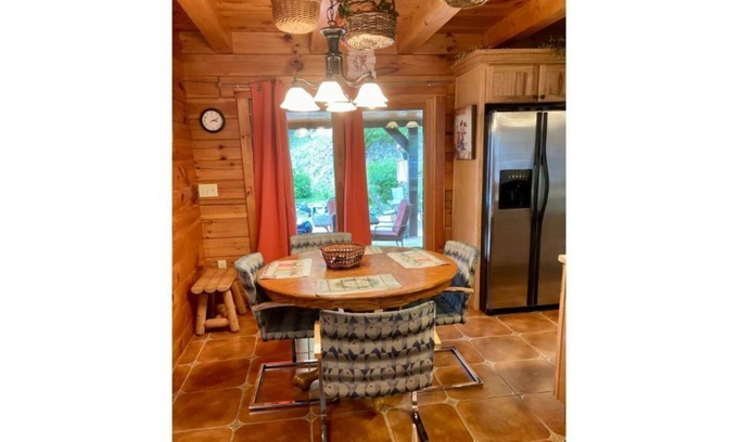 Fayetteville Casa | Looking for a romantic getaway? This is it!!