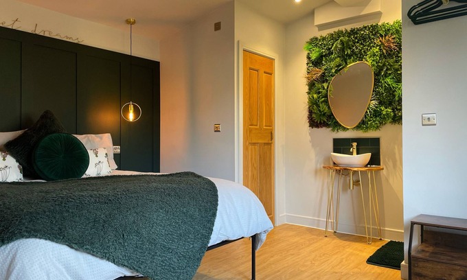 Abbess Roding Cabina | Looking for a romantic escape in the countryside, with outdoor bathtub !