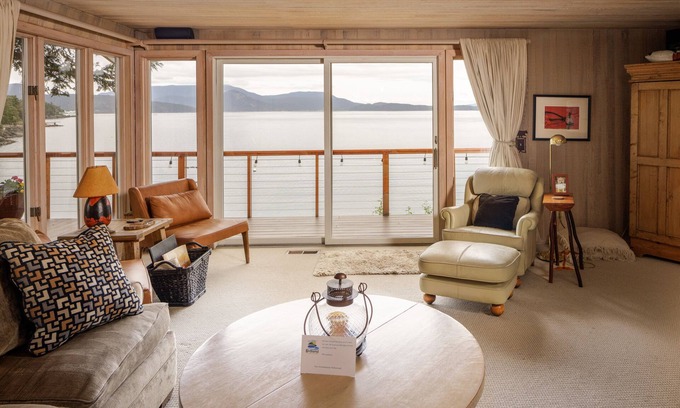 Lopez Island Casa | Looking for the quintessential Island setting? You will find it in Cedars by the