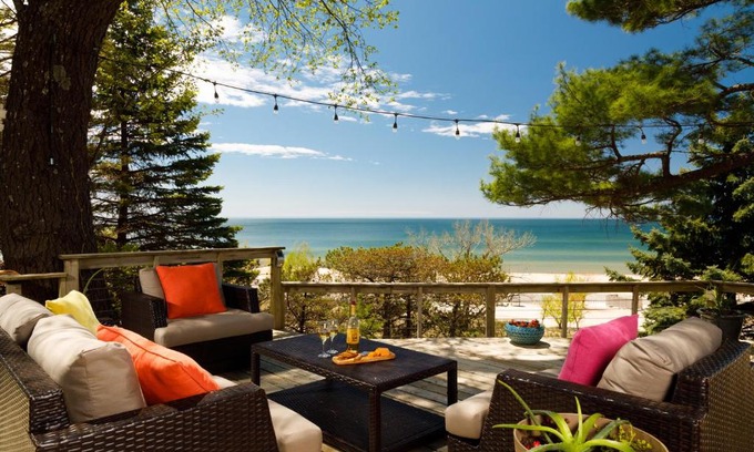 Grand Haven Cama Y Desayuno | Looking Glass Beachfront Inn