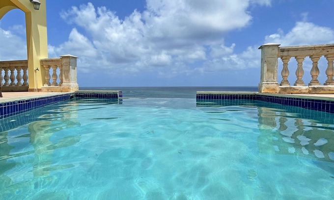 Island Harbour Villa | Looking North Villa - Ocean View