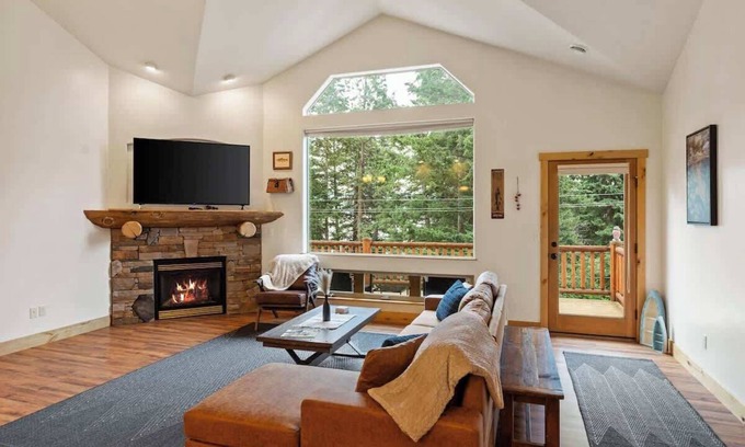 Somers Cabina | Lookout Cabin at Flathead | Sleeps 7