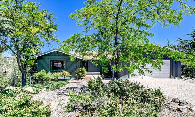 Prescott Cabina | Lookout Lodge: Views, Spacious, Updated, <10 mins to DT, Game Room, EV charger