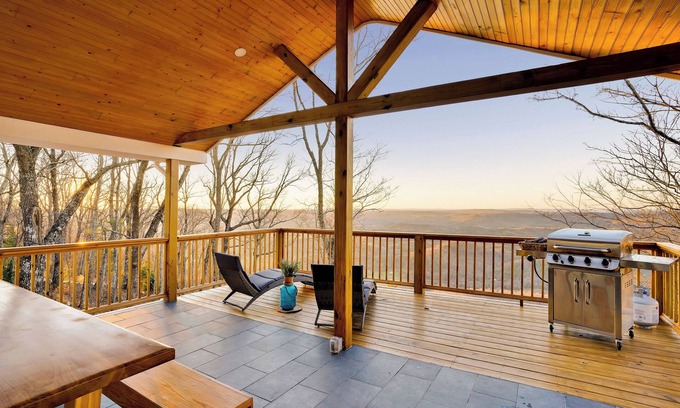 Lookout Mountain Casa | Lookout Mountain VIEWS Spacious 5-bedroom house on west brow