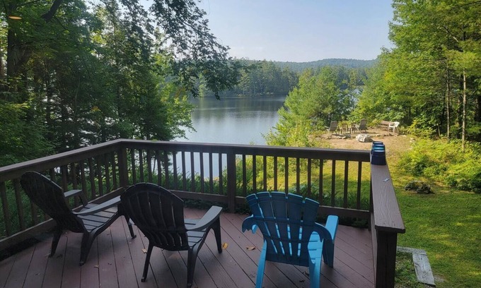 Meredith Casa | Lookout point on Lake Wicwas