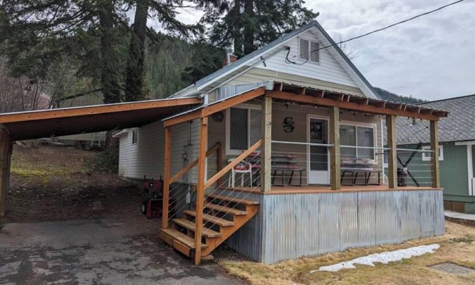 Mullan Casa | Lookout Ski Shack