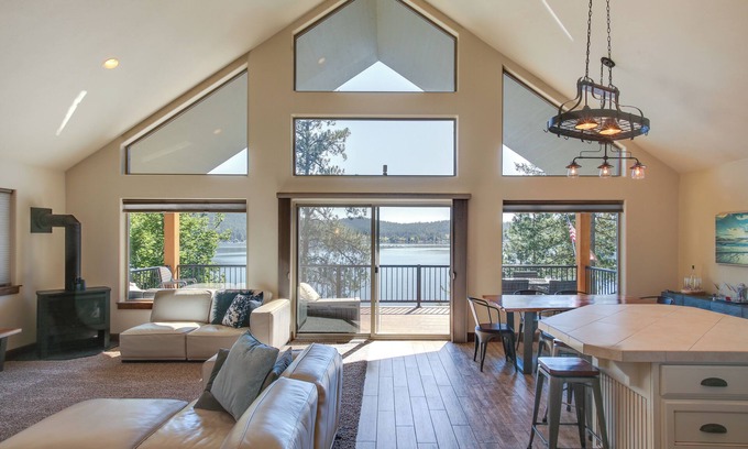 Loon Lake Casa | Loon Lake Waterfront Retreat: 2 Decks & Dock!