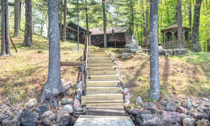 New Auburn Cabina | Loon's Nest Cabin on Lower Long Lake