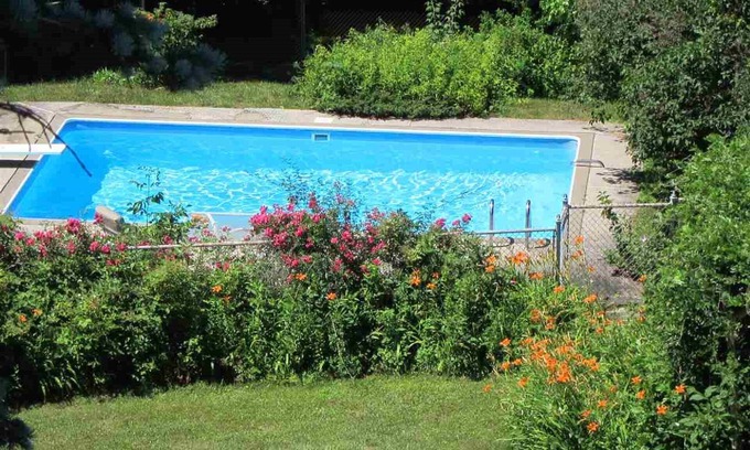 Wardsboro Casa | Lorch's Hill: aislada casa de vacaciones en 140 acres .. Con piscina!