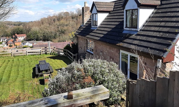 Caergwrle Casa | LORIEN, pet friendly, character holiday cottage in Caergwrle