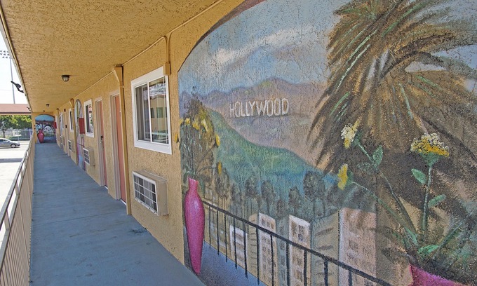 West Athens Hotel | Los Angeles Inn & Suites - LAX