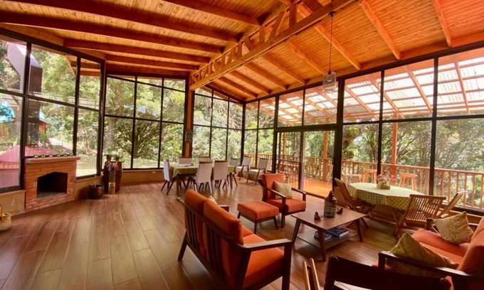 Cantón de León Cortés Castro Cabina | Los Encinos Forestry Cabin