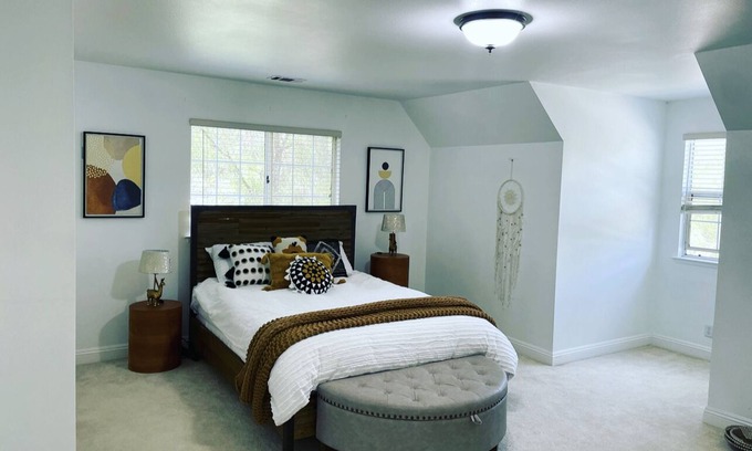 Los Olivos Casa | Los Olivos Stunner! Walk downtown, cowboy pool, hot tub, fire pit