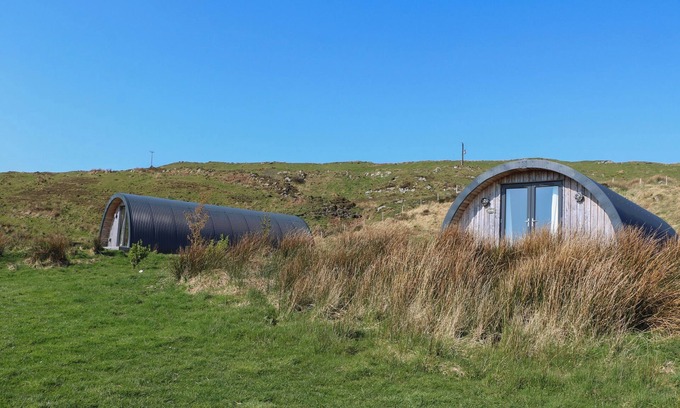 Isle of Luing Cabaña | LOSAL, romantic, with a garden in Cullipool, Isle Of Luing