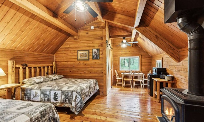 Grantsdale Cabina | Lost Horse Lodge - Double Queen Cabin #20