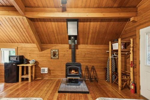 Grantsdale Casa | Lost Horse Lodge Double Queen Cabin 20