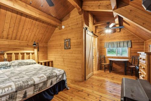 Grantsdale Casa | Lost Horse Lodge King Cabin 12