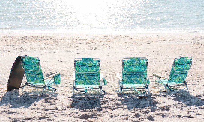 Englewood Casa | "Lost Loon" Oceanfront Cottage by Roxy Rentals