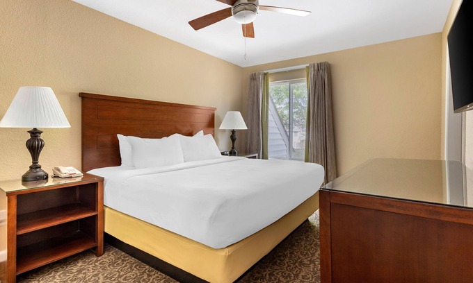 Berkeley Hotel | Lots of Activities to Enjoy! 2 Units, Indoor & Outdoor Pools, Free Parking