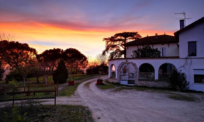 Courrensan Casa | Tiene mucho encanto de esta casa de 3 orejas, a estrenar, con su vista panorámica sin igual