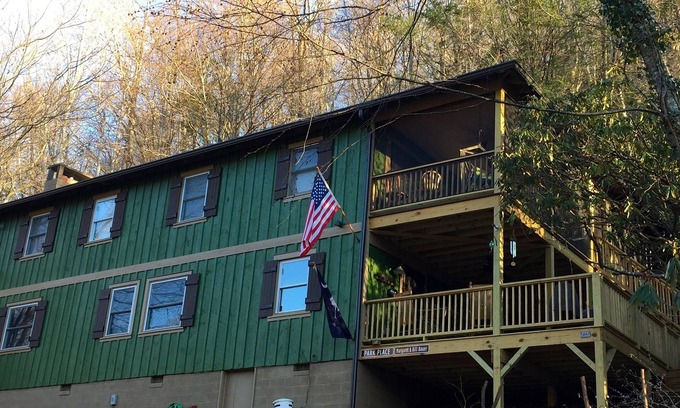 Black Mountain Casa | Muchos lujos en el corazón de Montreat: cocina gourmet, HVAC, WIFI, gas FP