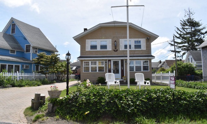 Wareham Casa | Lotti's Landing - Seaside Beach House - Onset, MA