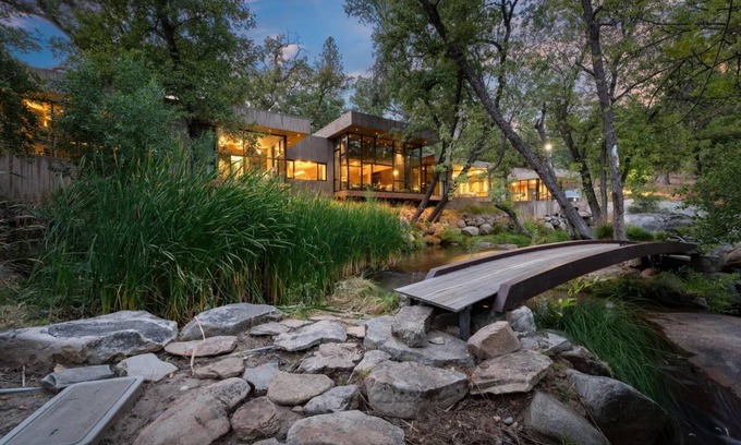 Yosemite Forks Casa | Lotus Falls Estate