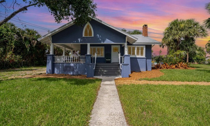 Melbourne Casa | Lotus · Oriental Charm near Downtown and River
