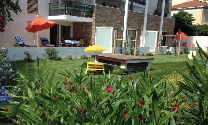 Sanary-sur-Mer Apartamento | LOU BAMBOU ****. PMR access. Terrace. GARDEN. Parking. All on foot