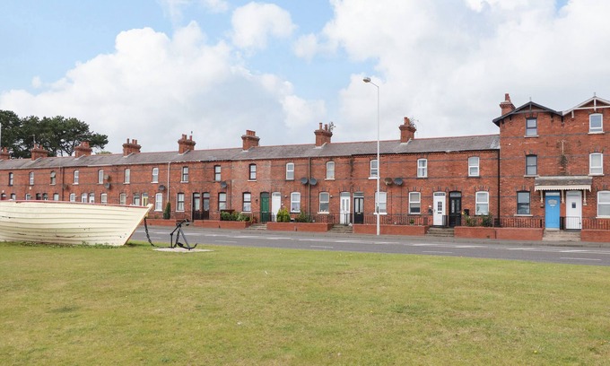 Whiteabbey Casa | LOUGH MILL HOUSE, pet friendly, with a garden in Newtownabbey