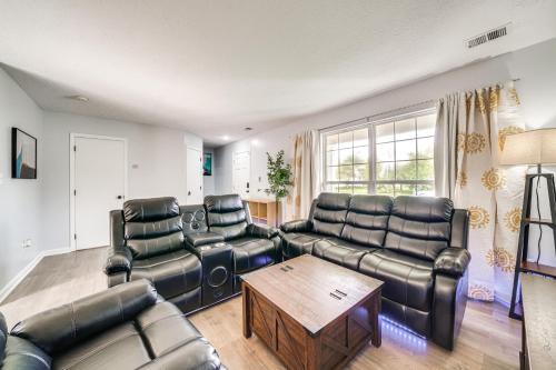Highview Casa | Louisville Home with Large Yard 15 Mi to Downtown!