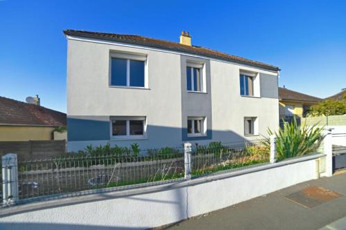 Monce-en-Belin Apartamento | "LOUJADE" Maison 3 Chambres à Moncé en Belin - Proche Circuit 24h du Mans