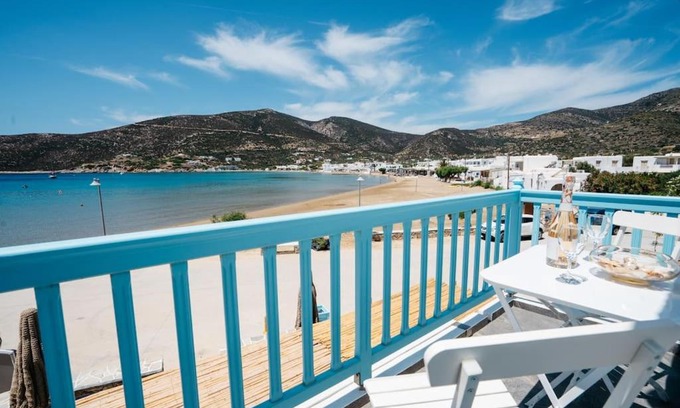 Platis Gialos Apartamento | Loukas and Margarita's house
